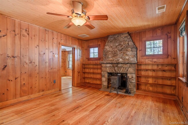 Building Photo - 107 Meads Farm Rd