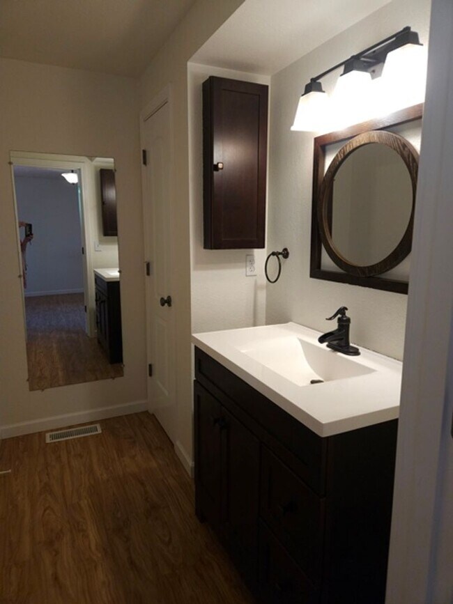 Building Photo - 3Bd/2Ba Single Story Home-Available soon!