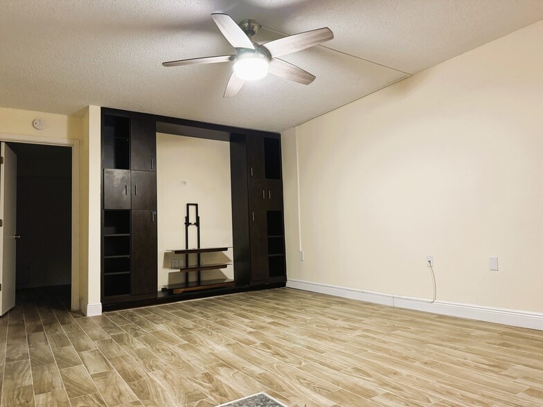 Building Photo - 2311 23rd Ln