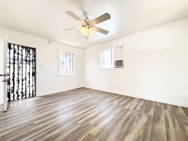 Building Photo - 910 N Herbert Ave