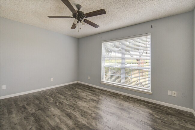 Building Photo - 2927 Great Lakes Ave