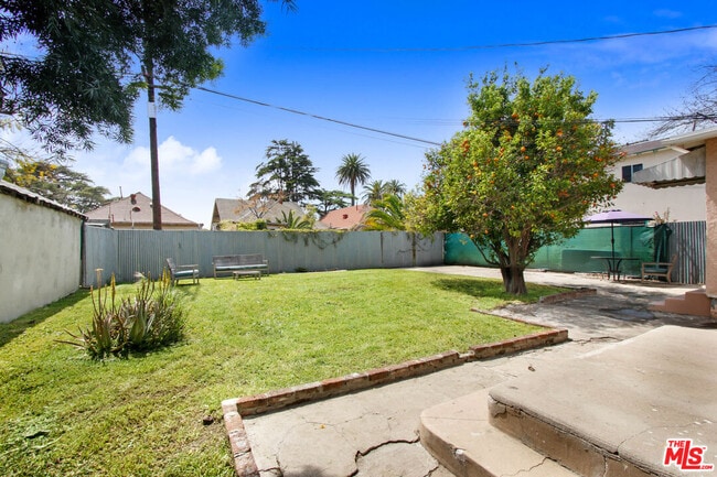 Building Photo - 1246 W 48th St