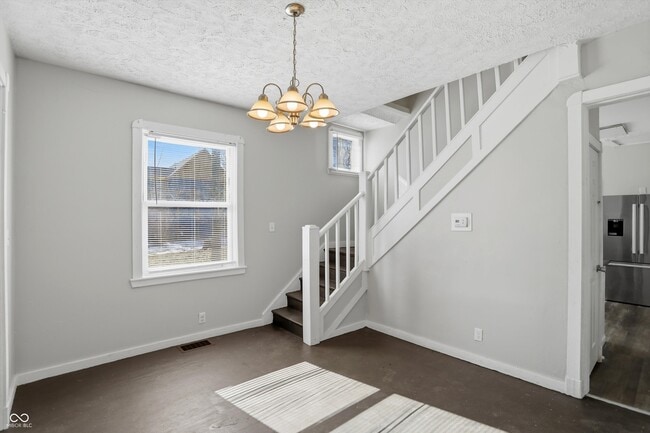 Building Photo - 510 N Beville Ave