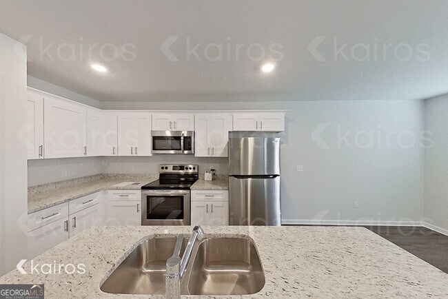 Building Photo - 205 Redwood Ct