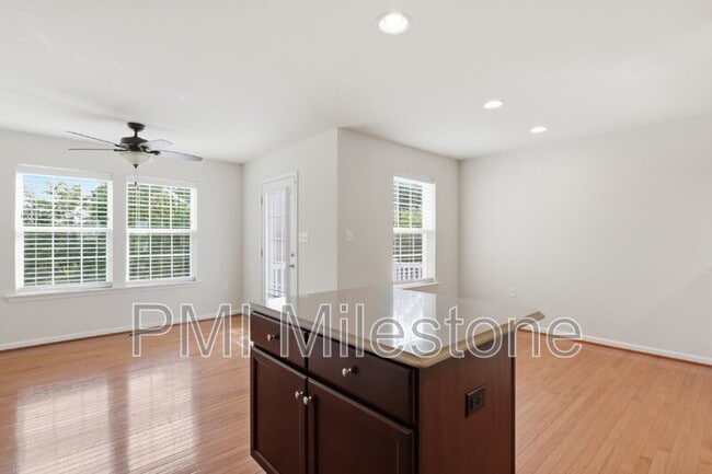 Building Photo - 100 Bertelli Ct