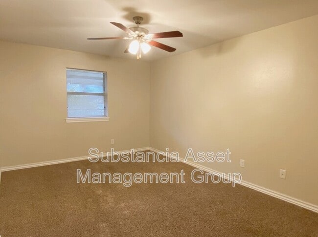 Building Photo - 1429 NW 24th St