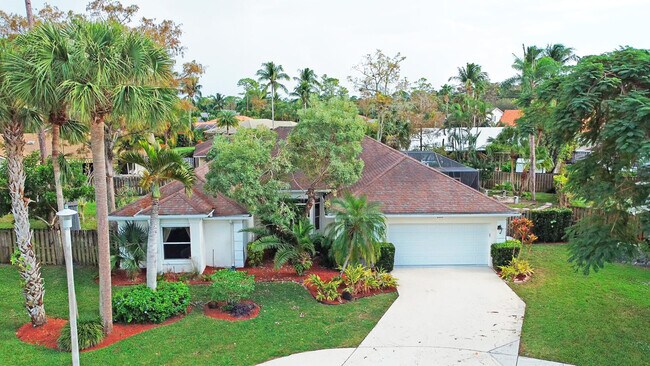 Building Photo - 896 Rose Ct