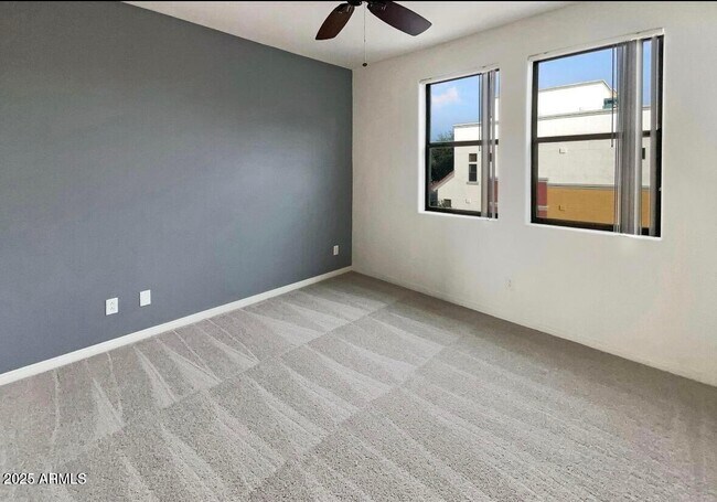 Building Photo - 123 N Washington St