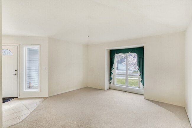 Building Photo - 374 NE 49th Ave