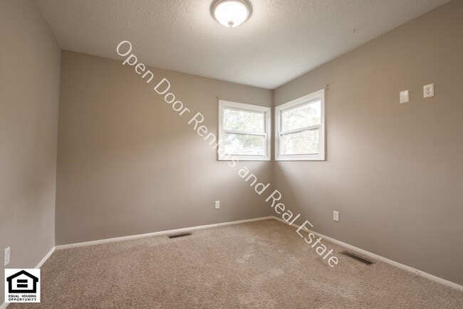 Building Photo - 1727 Maplewood Rd