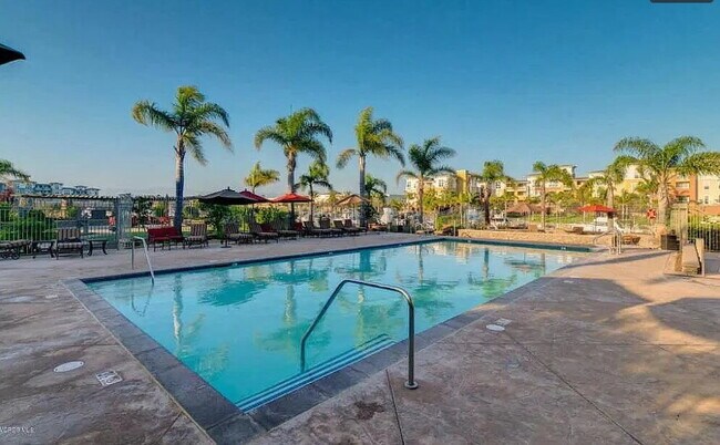 Building Photo - Spacious 2-Bedroom Condo with 2 Full Baths in Oxnards Channel Island