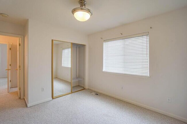 Building Photo - BEAUTIFUL FOUR BEDROOM HOME IN EAST COUNTY