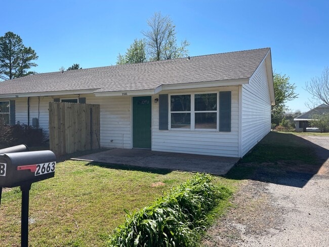 Building Photo - 2 bed 1 bath duplex tastefully updated in a great location in the heart of Blanchard! Plenty of p...