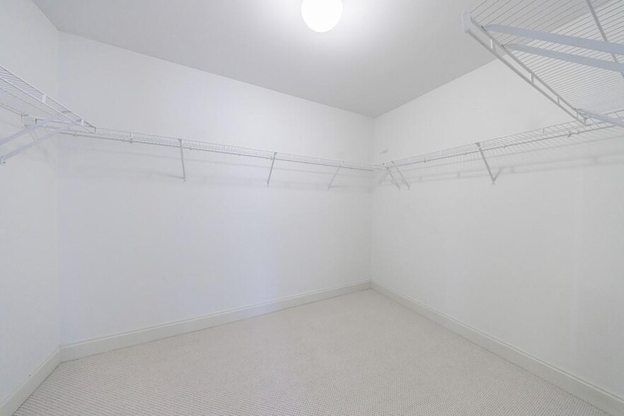 Building Photo - 970 Samples Ln NW