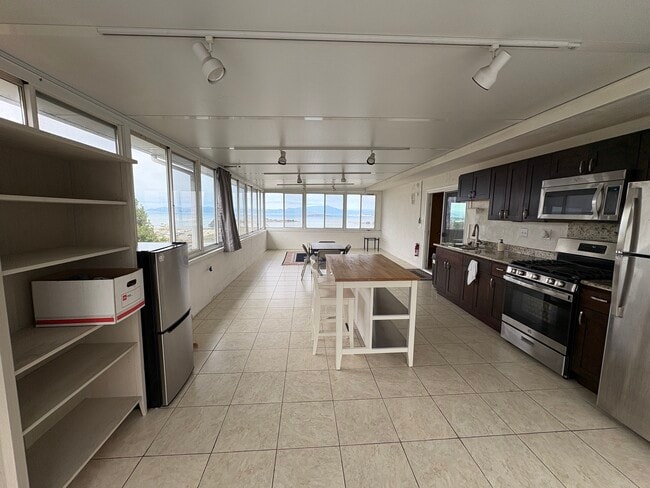 Building Photo - 721 Hillside Ave