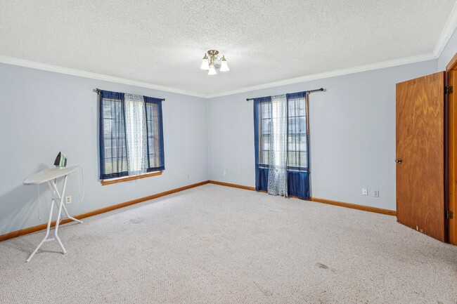 Building Photo - 1412 W McNeese St