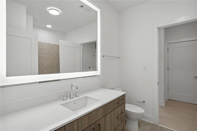 Building Photo - 775 Juniper St NE