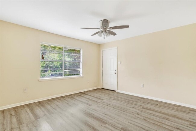 Building Photo - 2-Bedroom Apartment in Convenient Savannah Location