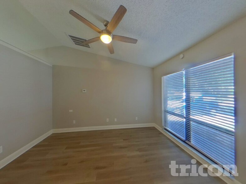 Building Photo - 1710 Newland Pl