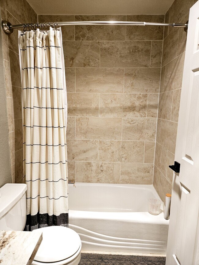 Building Photo - 2010 Constitution Ave