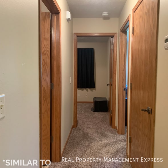 Building Photo - Spacious 3-bedroom, 1-bathroom apartment
