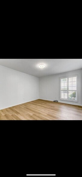 Building Photo - 5632 Kingsport Dr