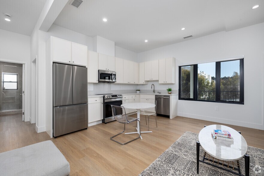 1BD, 1BA - 720SF - Living Room - The Coastal Apartments