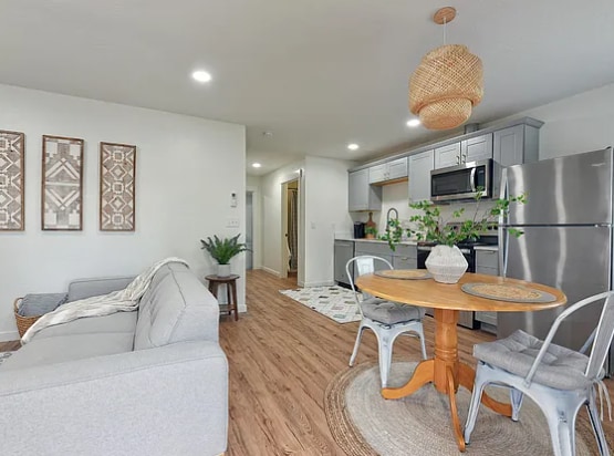 Building Photo - 1017 Plum St