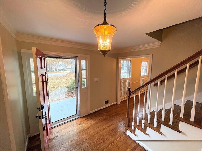 Building Photo - 1150 Falstaff Dr