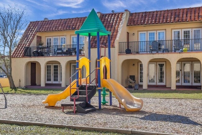 Building Photo - 3906 Mission Dr