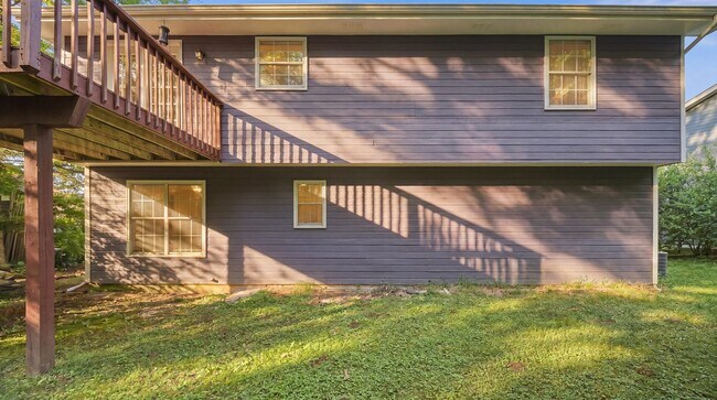 Building Photo - East Brainerd Home Available NOW!