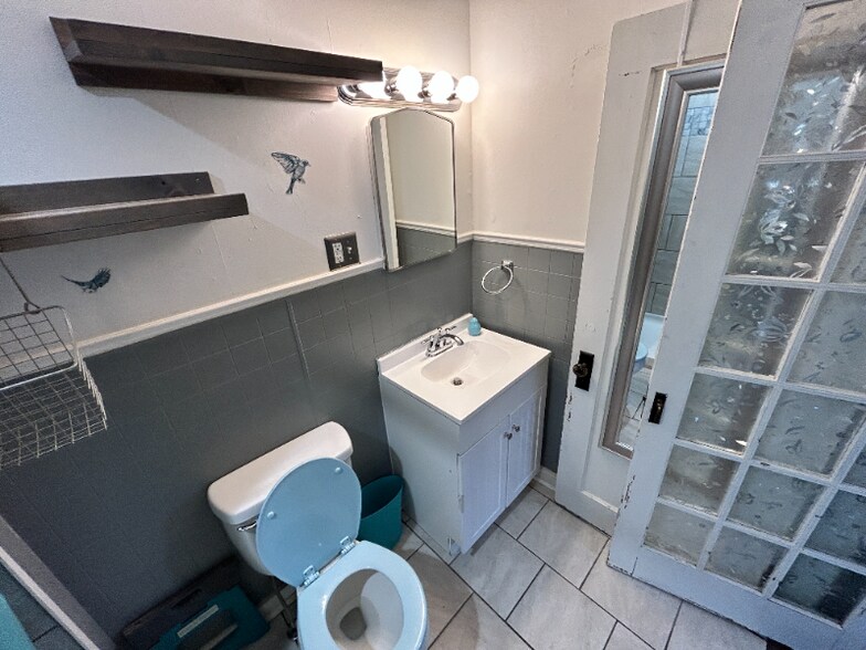 Building Photo - 193 Queen St