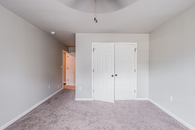 Building Photo - 229 Whispering Hills Blvd