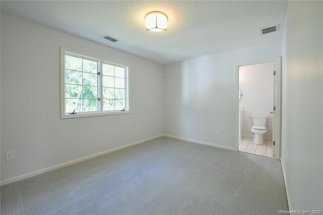 Building Photo - 14 Harold Rd