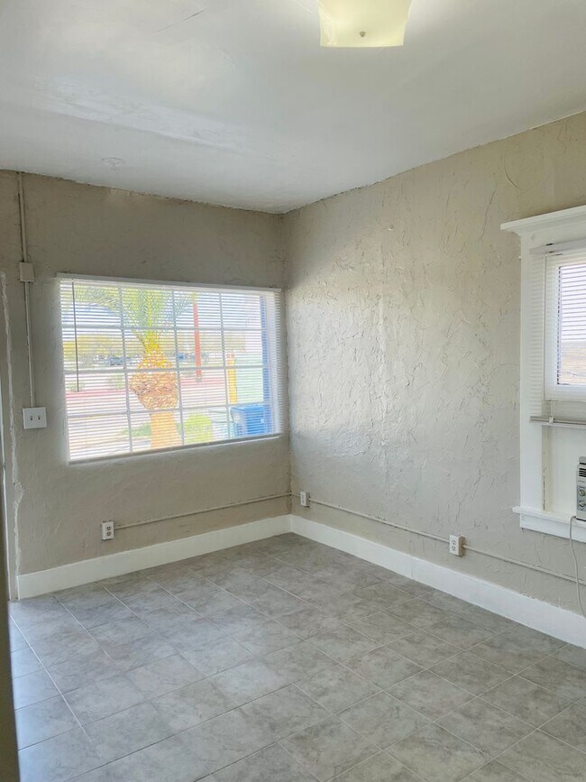 Building Photo - Fully Remodeled Charming Historic 2 Bed 1 ...