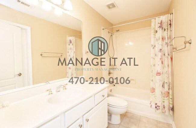 Building Photo - 3 Bedroom Townhome for Rent- Peachtree Rid...
