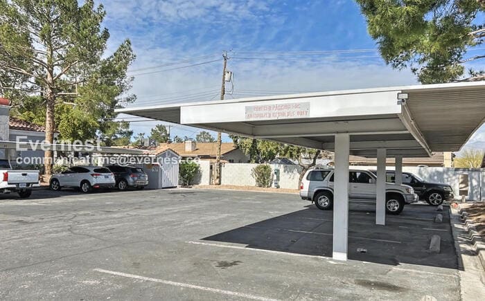 Building Photo - 5922 W Vegas Dr