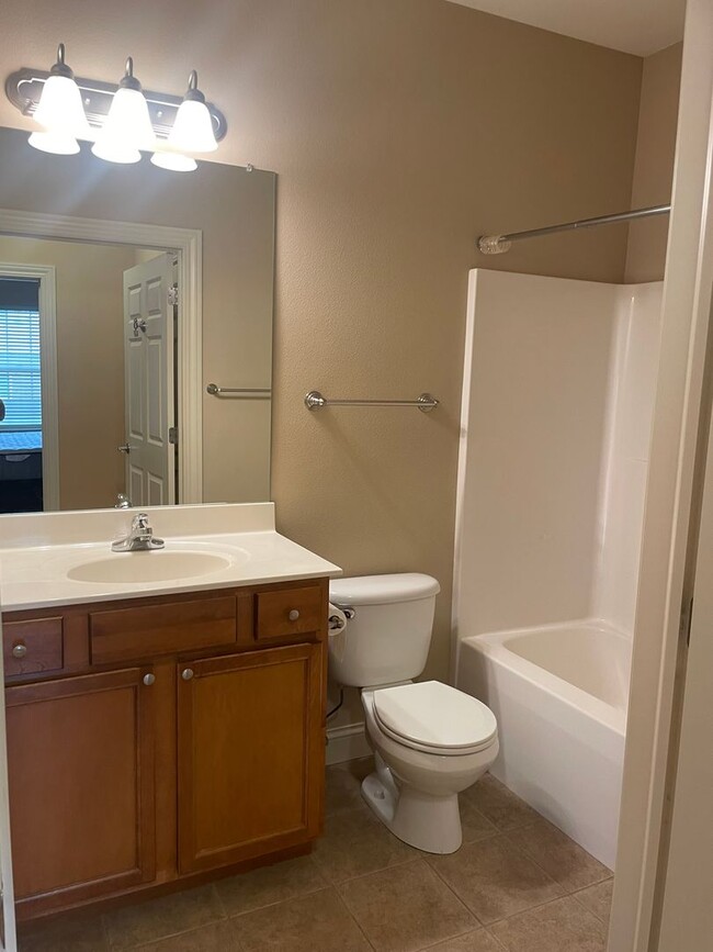 Building Photo - AVAILABLE NOW!!!  Beautiful 2 bedroom, 2 b...