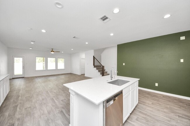 Building Photo - 10438 Plateau Pt Trl