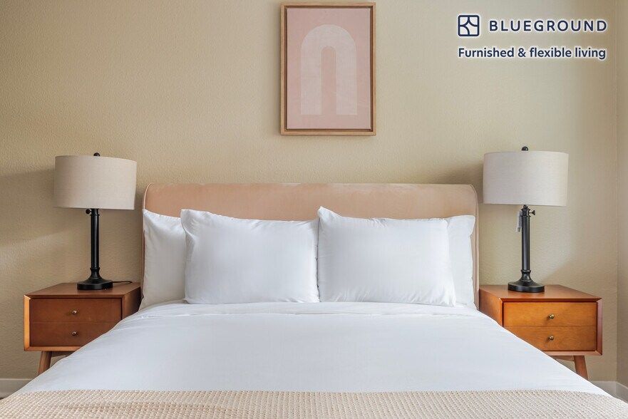 Building Photo - 788 Edgewater Blvd