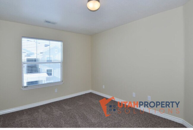 Building Photo - 11763 Currant Dr