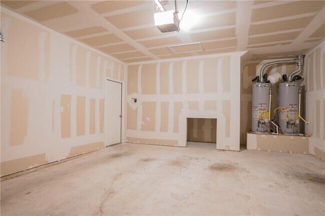 Building Photo - Beautiful and Spacious 4 BR / 3 BA Home fo...