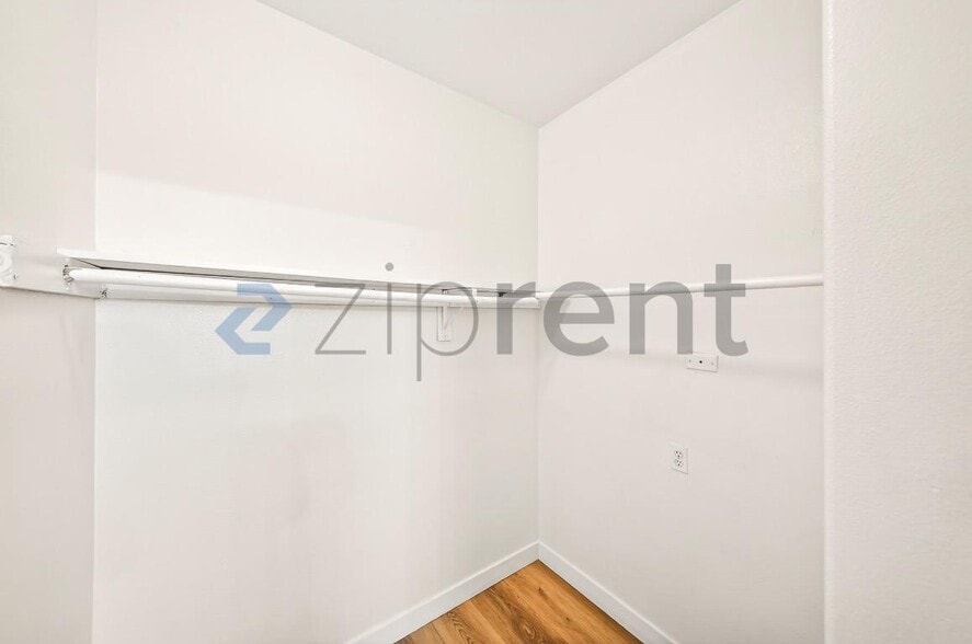 Building Photo - 15916 Lasselle St