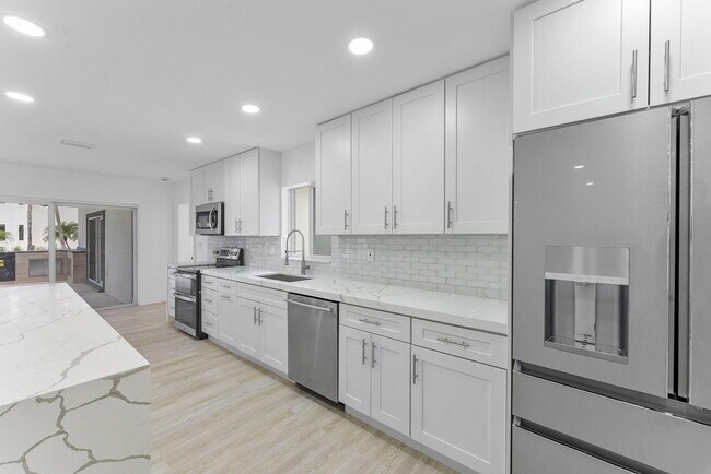 Building Photo - 808 NE 72nd St