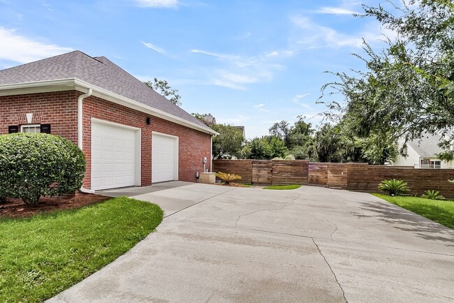 Building Photo - 5049 Spaniel Dr