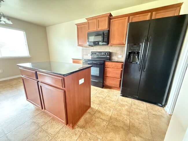 Building Photo - 7819 Woodbury Dr