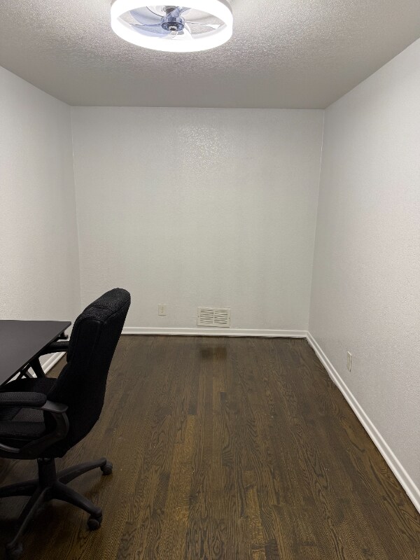 Building Photo - 310 Crescent Dr