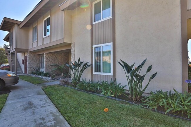Building Photo - Lovely 3 Bedroom Townhome in Chula Vista!