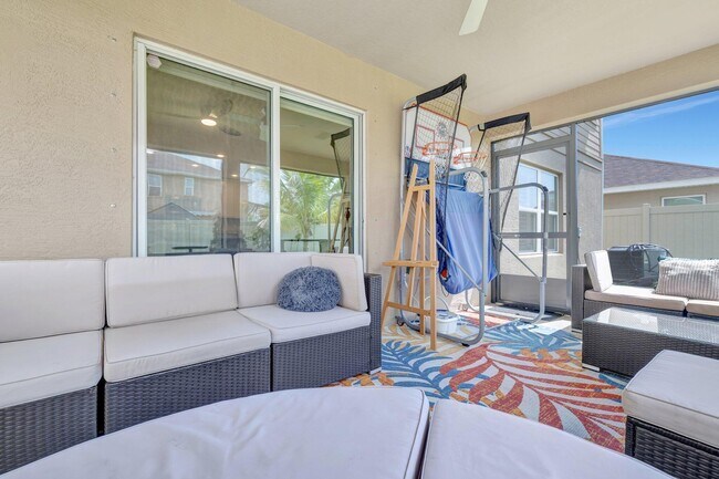 Building Photo - 5700 NW Pine Trail Cir
