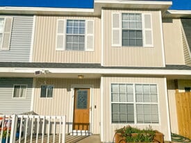 Building Photo - 63 Pine Ridge Trce